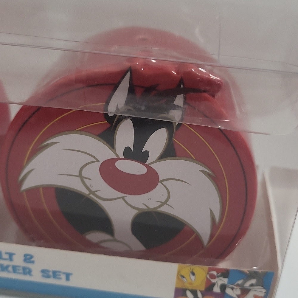 Looney Tunes Red Ceramic Salt & Pepper Shaker Set - Picture 3 of 5